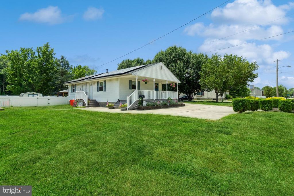 410 ERIE AVE, Penns Grove, NJ 08069