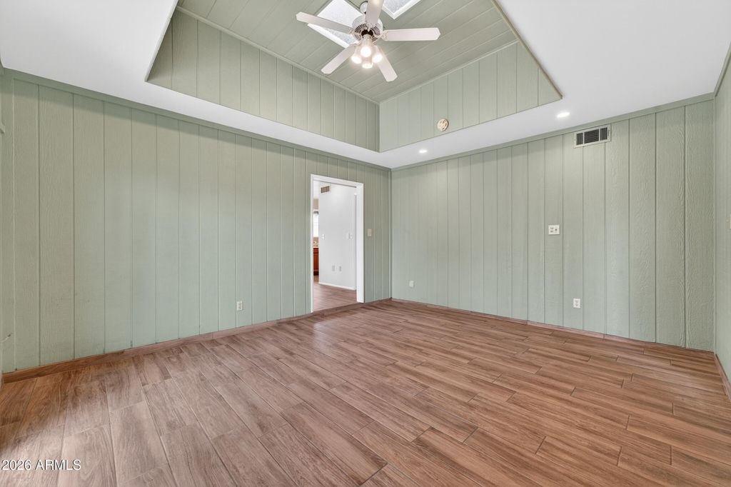 Image 4 of property listing at 9807 N BALBOA Drive, Sun City, AZ 85351