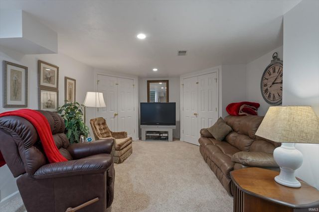 1033 Hermitage Drive, South Bend, IN 46614