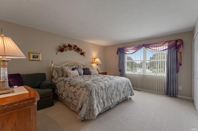 1033 Hermitage Drive, South Bend, IN 46614
