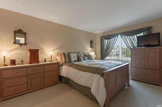 1033 Hermitage Drive, South Bend, IN 46614