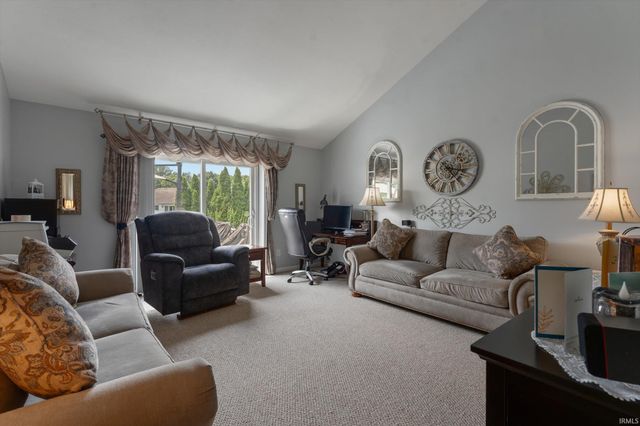 1033 Hermitage Drive, South Bend, IN 46614