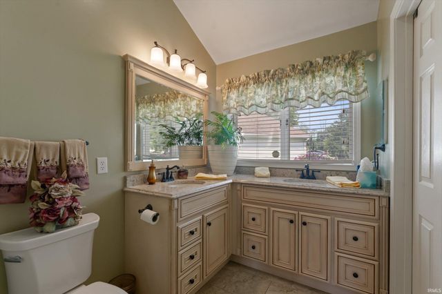 1033 Hermitage Drive, South Bend, IN 46614