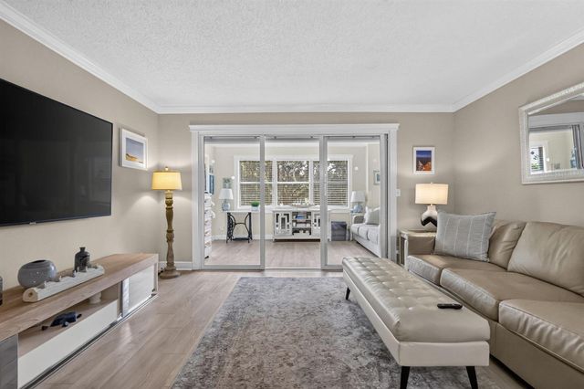 3951 Via Poinciana 209, Lake Worth, FL 33467