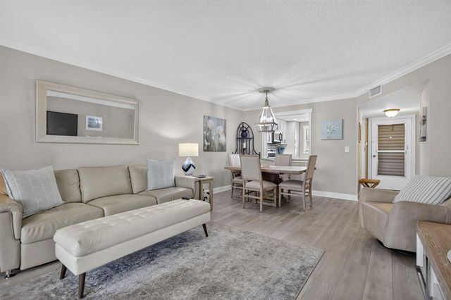 3951 Via Poinciana 209, Lake Worth, FL 33467