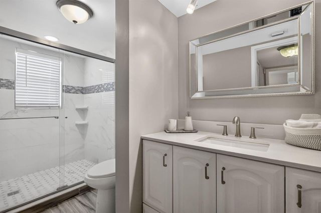 3951 Via Poinciana 209, Lake Worth, FL 33467