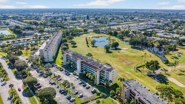 3951 Via Poinciana 209, Lake Worth, FL 33467