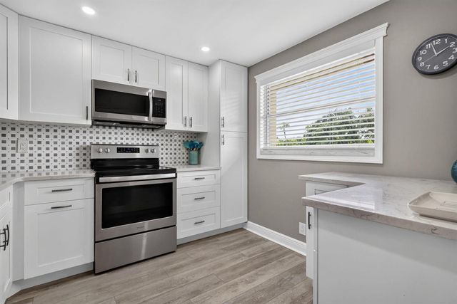3951 Via Poinciana 209, Lake Worth, FL 33467