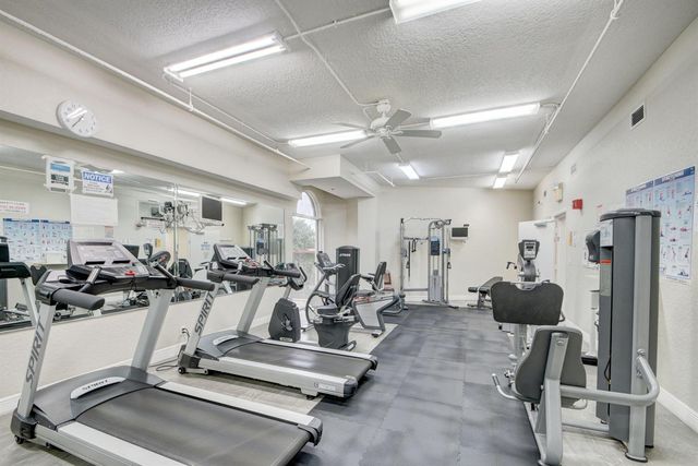 3951 Via Poinciana 209, Lake Worth, FL 33467