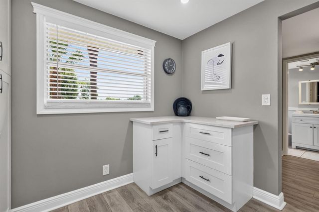 3951 Via Poinciana 209, Lake Worth, FL 33467