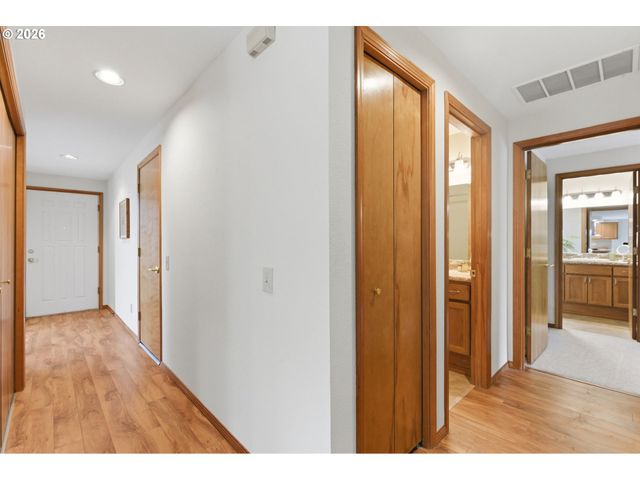 2211 Ne 156TH Ave, Portland, OR 97230