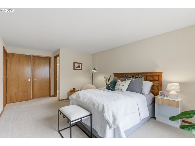 2211 Ne 156TH Ave, Portland, OR 97230