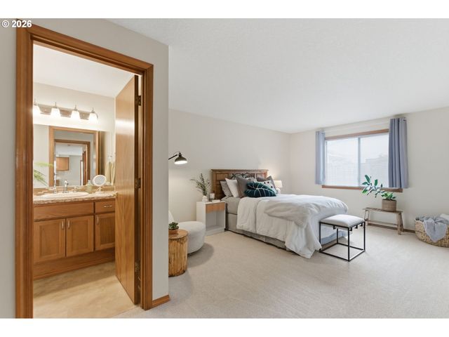 2211 Ne 156TH Ave, Portland, OR 97230