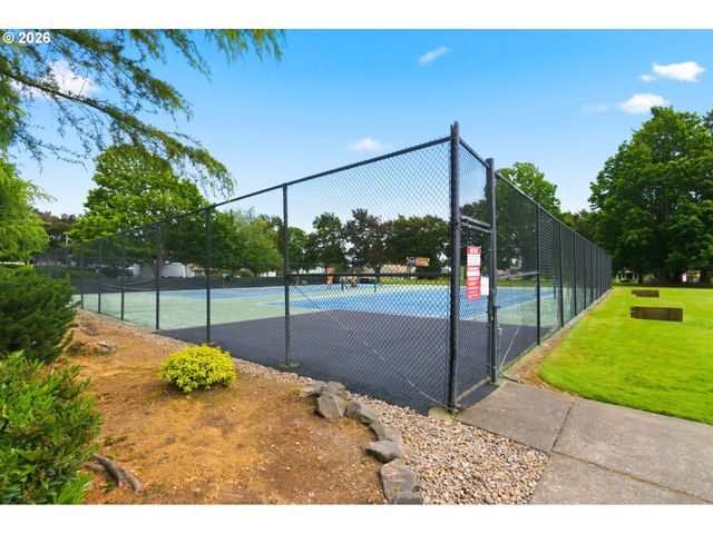 2211 Ne 156TH Ave, Portland, OR 97230