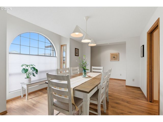 2211 Ne 156TH Ave, Portland, OR 97230