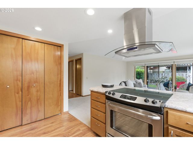2211 Ne 156TH Ave, Portland, OR 97230