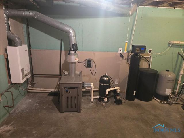 3121 County Road Ef, Swanton, OH 43558