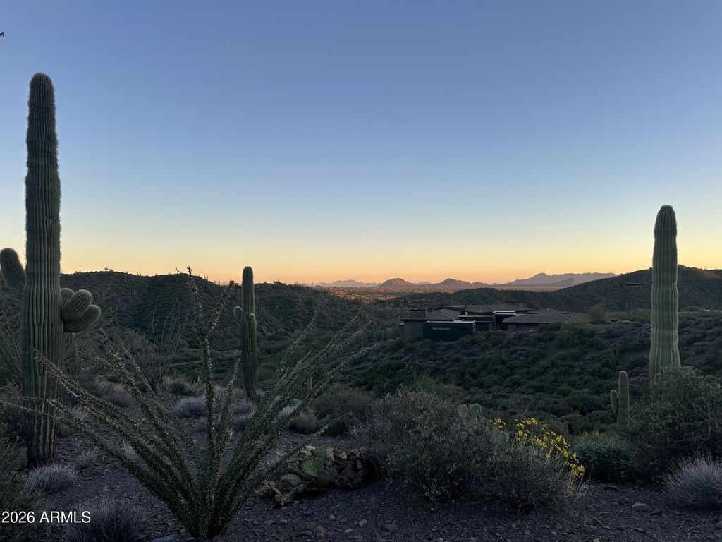 Image 10 of property listing at 43252 N Chiricahua Pass 347, Scottsdale, AZ 85262