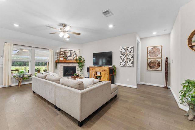 2185 Woodland Pine Drive, Conroe, TX 77384