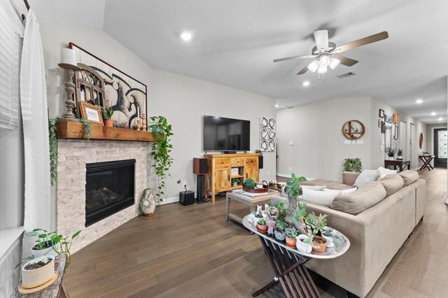 2185 Woodland Pine Drive, Conroe, TX 77384