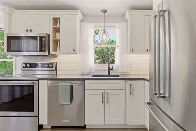 13 Tilley Avenue B, Newport, RI 02840