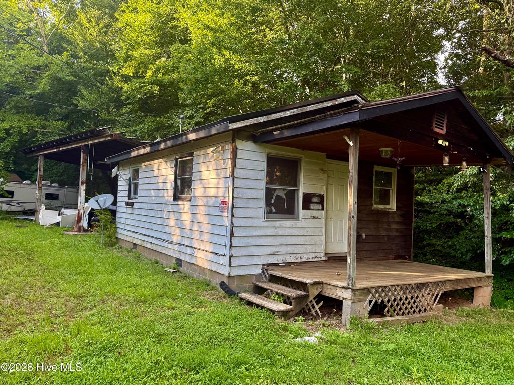 258 Mundy Road, Marble, NC 28905