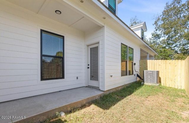 103 Foster Grove Drive, Youngsville, LA 70592