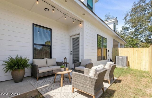 103 Foster Grove Drive, Youngsville, LA 70592