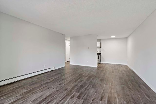 4351 Parklawn Avenue 105E, Edina, MN 55435