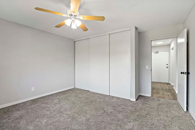 4351 Parklawn Avenue 105E, Edina, MN 55435