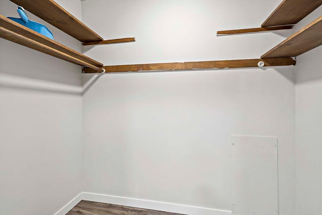 4351 Parklawn Avenue 105E, Edina, MN 55435