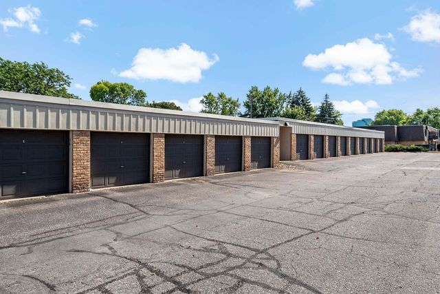 4351 Parklawn Avenue 105E, Edina, MN 55435