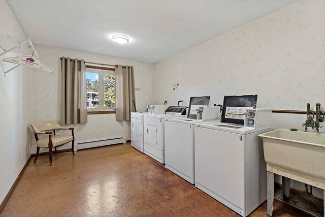 4351 Parklawn Avenue 105E, Edina, MN 55435