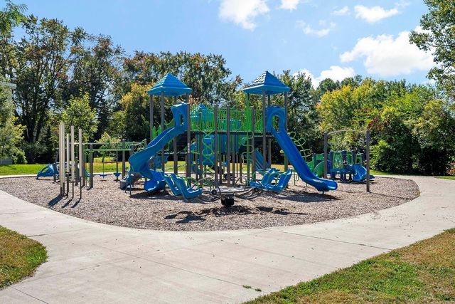 4351 Parklawn Avenue 105E, Edina, MN 55435