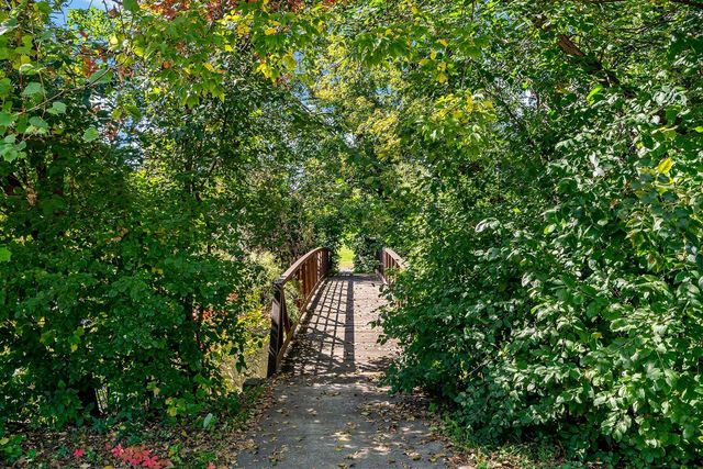 4351 Parklawn Avenue 105E, Edina, MN 55435