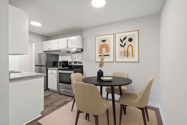 4351 Parklawn Avenue 105E, Edina, MN 55435