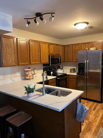 7026 19th Street N 3, Oakdale, MN 55128