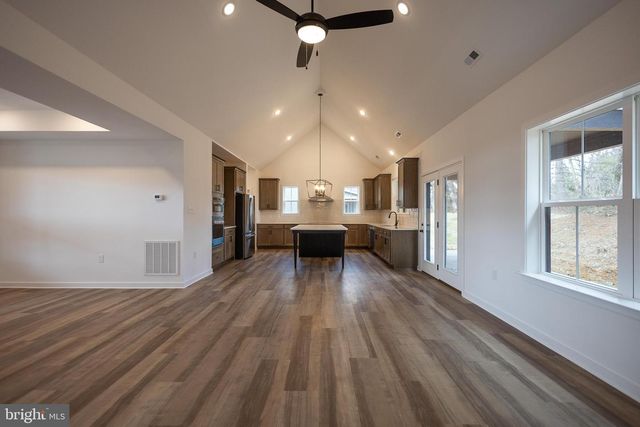 79 HASKELL DR, Martinsburg, WV 25404