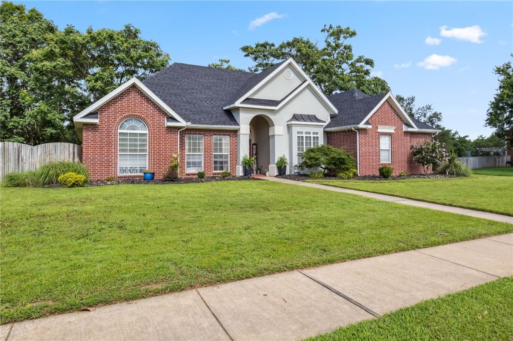 1112 N Oriole Avenue, Rogers, AR 72756