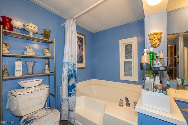 49 Patio Lane, Olmsted Twp, OH 44138