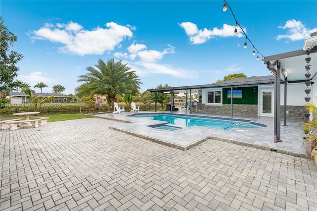 2810 SW 123rd Ct, Miami, FL 33175