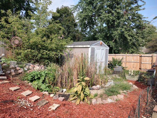 834 Shawnee Trail, Lake In The Hills, IL 60156