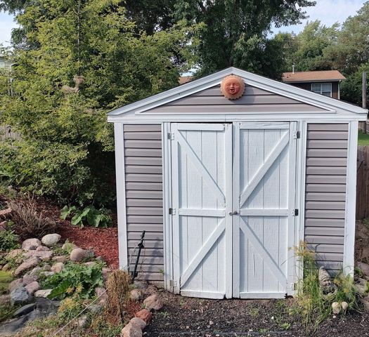 834 Shawnee Trail, Lake In The Hills, IL 60156