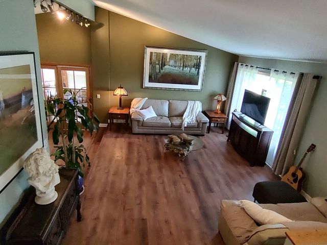 834 Shawnee Trail, Lake In The Hills, IL 60156