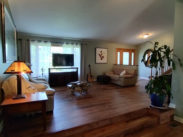 834 Shawnee Trail, Lake In The Hills, IL 60156