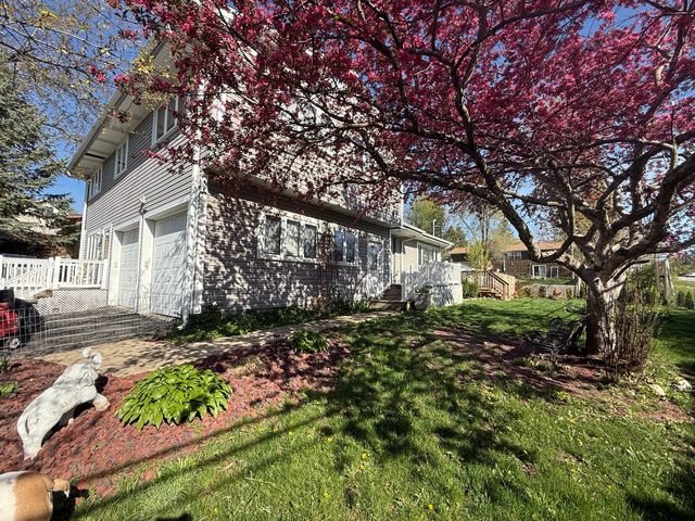 834 Shawnee Trail, Lake In The Hills, IL 60156