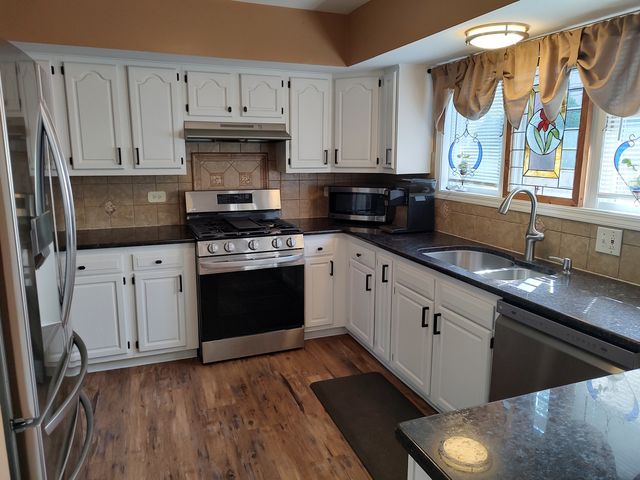 834 Shawnee Trail, Lake In The Hills, IL 60156