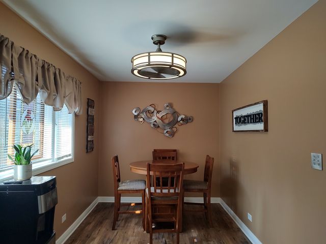 834 Shawnee Trail, Lake In The Hills, IL 60156