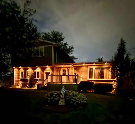 834 Shawnee Trail, Lake In The Hills, IL 60156