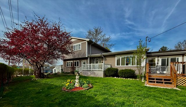 834 Shawnee Trail, Lake In The Hills, IL 60156